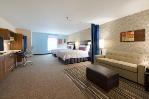 Katil atau katil-katil dalam bilik di Home2 Suites by Hilton Fargo