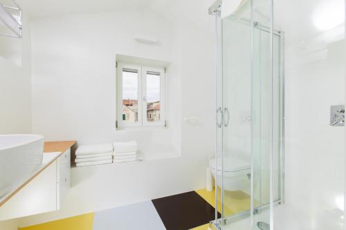 Ένα μπάνιο στο Grgur Ninski Rooms