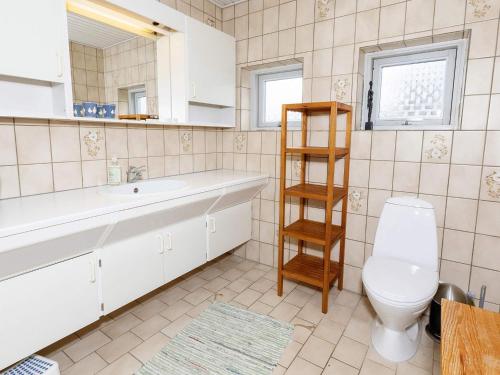 Koupelna v ubytování Holiday home Thyholm IX