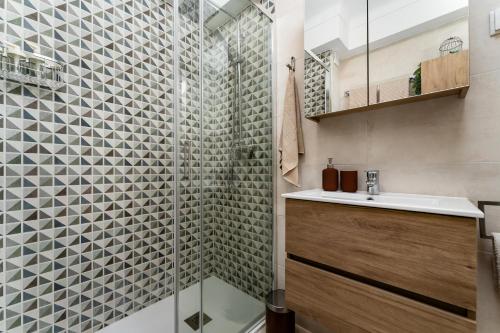 a bathroom with a shower and a sink at Pátio da Baixa in Setúbal