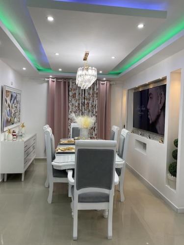 Μια τηλεόραση ή/και κέντρο ψυχαγωγίας στο Sweet Home
