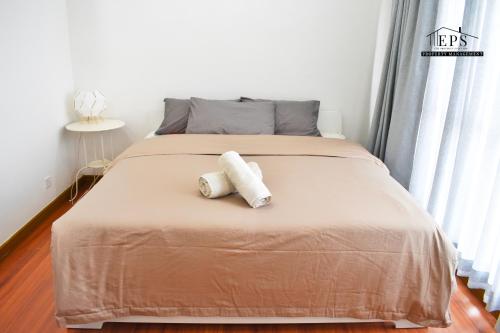 a bedroom with a bed with two towels on it at DaMen Homestay @SubangHomeStay in Subang Jaya