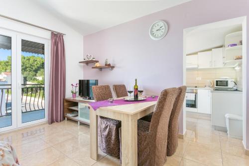 Family friendly seaside apartments Podstrana, Split - 13725