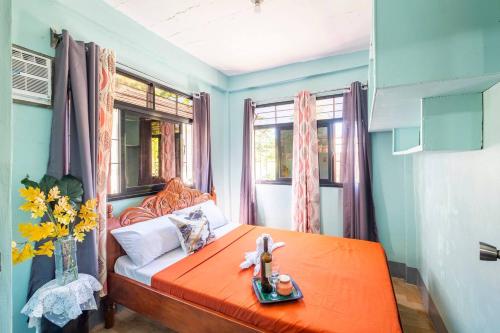 Ένα ή περισσότερα κρεβάτια σε δωμάτιο στο Rex Apartment Homestay Vigan simple 2 units