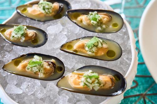 a plate of food with oysters on top of ice at Silver Sands Motel & Beach Bungalows in Greenport