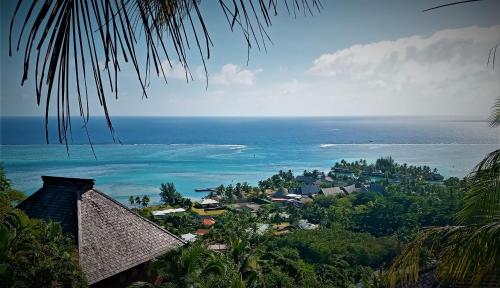 a view of the ocean from a resort at MOOREA - Villa Ana Mua in Papetoai
