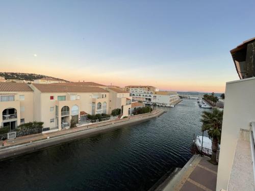 Superbe 2 pièces mezzanine, près plage, parking inclus, animaux admis