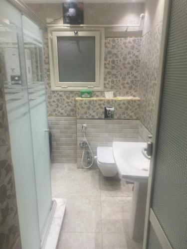 Et badeværelse på النزهه 1 برج الصفوه
