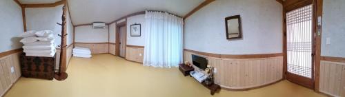 an overhead view of a room with a horse stall at Hanok Dream in Jeonju