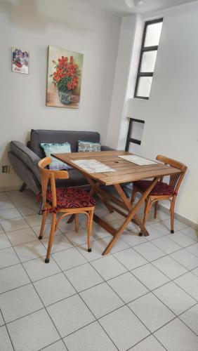 AT HOME – Photos 4