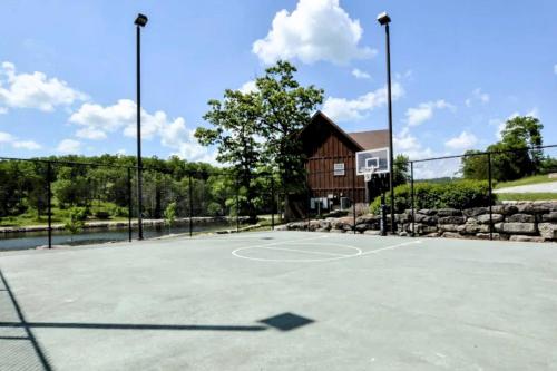 a basketball court with a basketball hoop at Rest Haven in Branson West