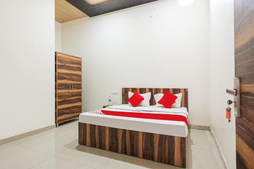 Posteľ alebo postele v izbe v ubytovaní OYO Flagship Hotel Ashirwad