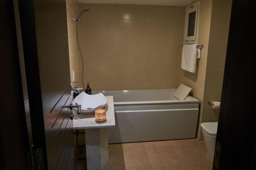 Ванная комната в Zenith Apartment