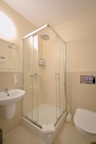 Ένα μπάνιο στο Hotel Sezam