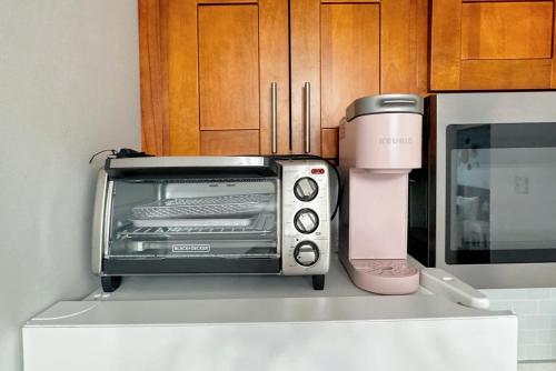 a toaster oven sitting on a counter next to a blender at 1BR Ocean Sunset View With Parking in Honolulu