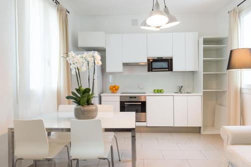 Kuchyň nebo kuchyňský kout v ubytování Eco Apartments Cervia