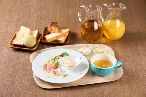 ホテルの敷地内または近くでの食事または食べ物