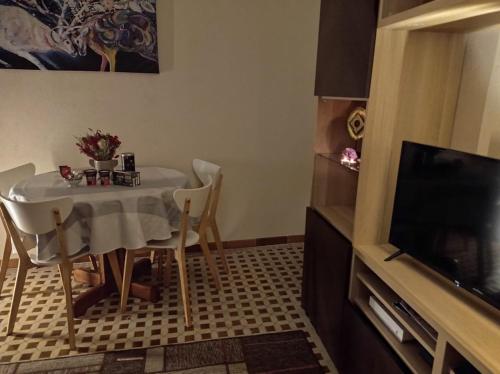 TV/trung tâm giải trí tại Les Acacias - Maison Orly