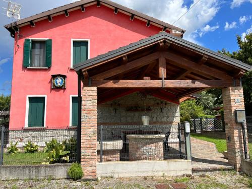 a red house with a gate in front of it at Ca' De Franceschi in Teolo