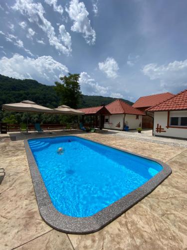 Bazén v ubytování Medi Apartman Nature Connection Drina nebo v jeho okolí
