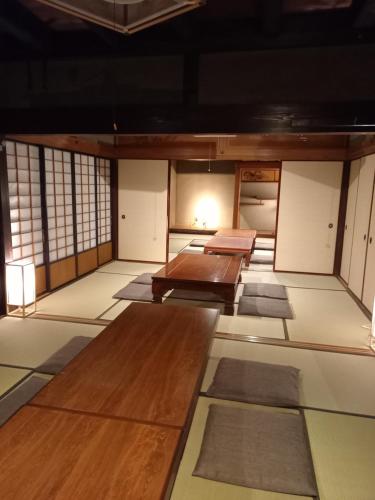 a room with tables and mats on the floor at 1日1組限定 田舎体験 古民家宿 樹々庵 Juju-an in Gero