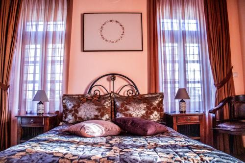 a bedroom with a bed with pillows on it at Archontiko Geki 1876 in Papigko