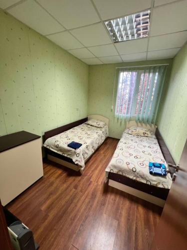 A bed or beds in a room at Почивна база Пиринпласт