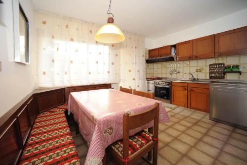 Η κουζίνα ή μικρή κουζίνα στο APPARTAMENTO FIEMME