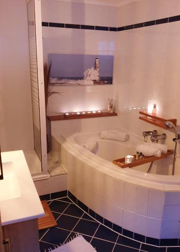 a bath tub in a bathroom with a sink at Gästewohnung Herbsleben in Herbsleben