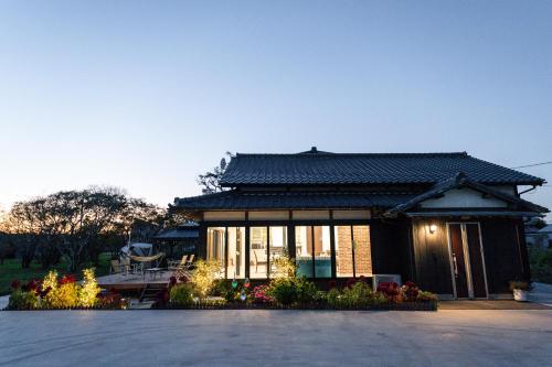 a small house with a lot of windows at 大型貸切別荘 HOUSE ASA 最大22名 サウナ BBQ ホームカラオケ 焚き火 from九十九里海岸歩7分 in Kujukuri