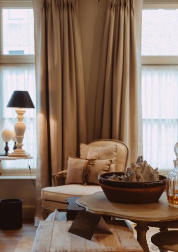 a living room with a coffee table and a couch at Cobergher Hotel in Kortrijk