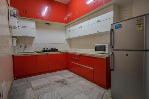 Köök või kööginurk majutusasutuses HomeSlice Mauj Mansion, Villa in JP Nagar