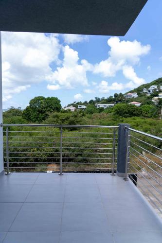 vista dalla cima di un ponte di Spacious 3BR Home with Own Private Cozy Pool a Koolbaai