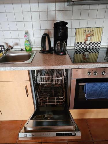 a dish rack in the oven in a kitchen at Ferienwohnungen Das Finkhaus in Simonsberg