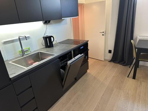Kuchyň nebo kuchyňský kout v ubytování Small 2 room Apartment in Sollentuna