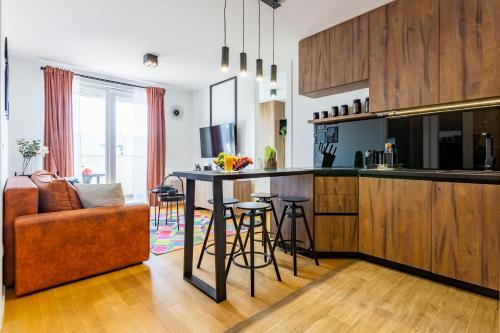 Maraschino 2BR apt balcony garage and BBQ