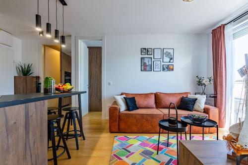 Maraschino 2BR apt balcony garage and BBQ