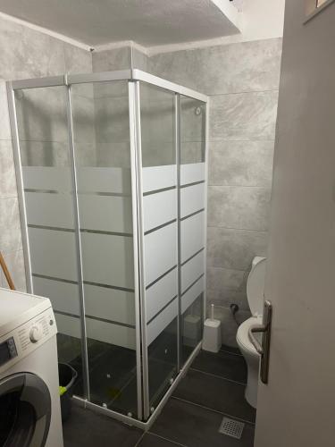 Koupelna v ubytování Rooms fbΓιώργος Πιπερης