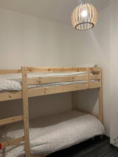 Krevet ili kreveti na kat u jedinici u objektu Appartement 3 Chambres