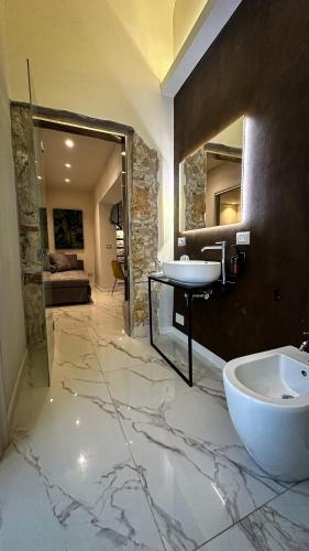 a bathroom with a sink and a mirror at Palazzo Maqueda in Palermo