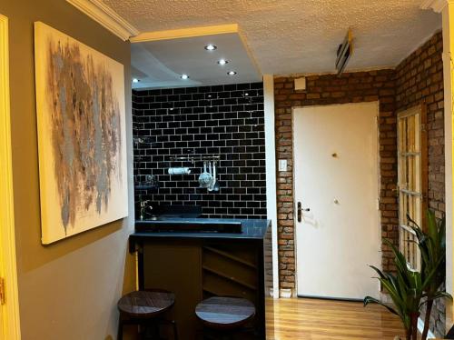 a room with a kitchen with a brick wall at APARTAMENTO PROVIDENCIA in Santiago