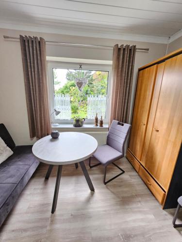 a living room with a table and a window at Ferienwohnung 2 Am Park in Divitz