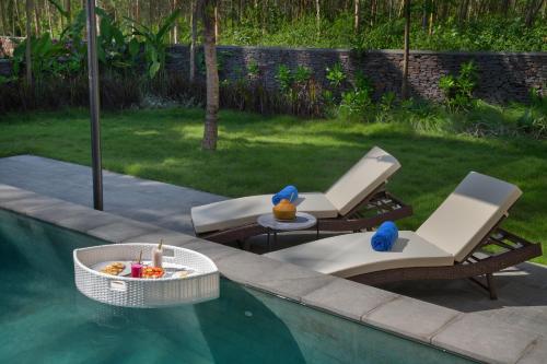 Der Swimmingpool an oder in der Nähe von Villa Serangan - Private Beach Access