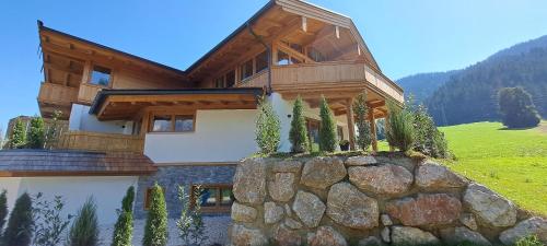 Vue générale sur la montagne ou vue sur la montagne depuis la maison de vacances