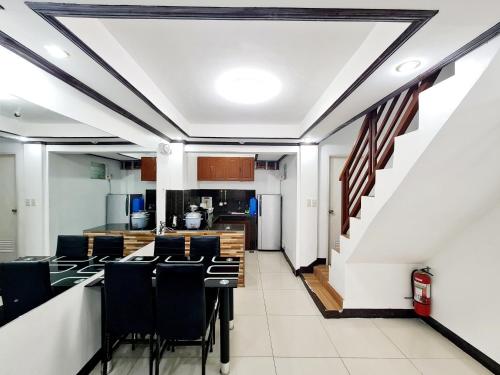 Η κουζίνα ή μικρή κουζίνα στο Calapan City Transient House Acacia L31