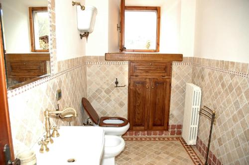 a bathroom with a toilet and a sink at Casa Ivan by PosarelliVillas in Montanare
