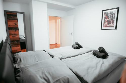 a bedroom with two beds and a mirror at Vienna Shopping Center 8 Appartment in Vienna