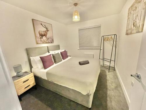 Folkestone 3 Bedroom with private parking and EV car outlet near M20 easy access to Eurotunnel, Dover & Dungeoness