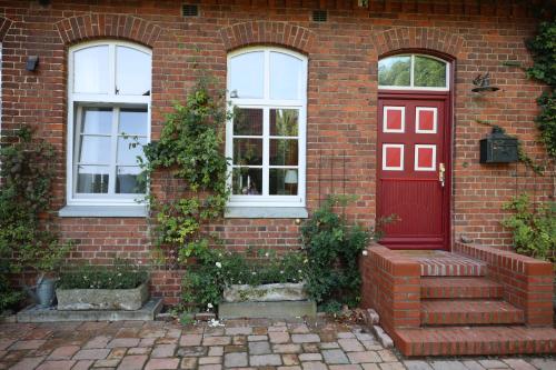Muka bangunan atau pintu masuk Altes Schulhaus in der Lüneburger Heide