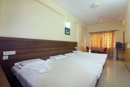 Letto o letti in una camera di Suvarna Residency